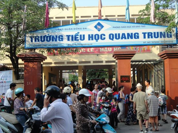 Ngay tại thủ đ&ocirc;, học sinh lớp 2 cũng bị c&ocirc; gi&aacute;o cho bạn t&aacute;t 50 c&aacute;i
