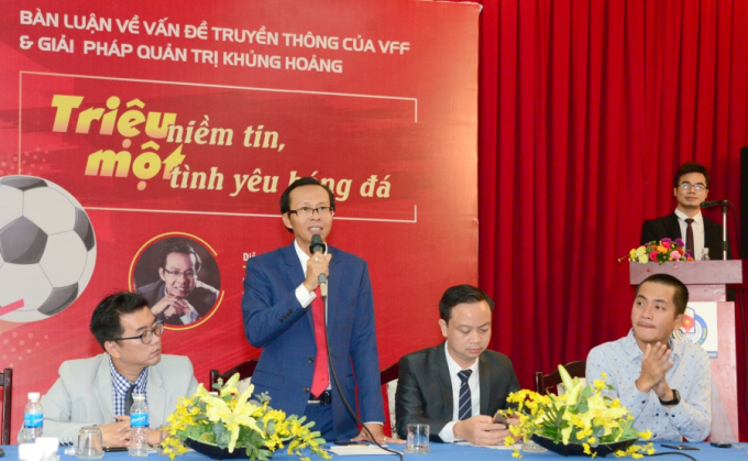 Nhằm giảm ti&ecirc;u cực về nạn &ldquo;v&eacute; chợ đen&rdquo; v&agrave; giải quyết trường hợp &ldquo;kẹt mạng&rdquo; trong trường hợp VFF tổ chức b&aacute;n v&eacute; online, c&ocirc;ng nghệ blockchain sẽ c&oacute; đủ mọi th&ocirc;ng số như: Tổng số v&eacute; sẽ được b&aacute;n ra cho người h&acirc;m mộ, số v&eacute; b&aacute;n được, số v&eacute; tồn, v&agrave; c&oacute; thể cho hiển thị một phần th&ocirc;ng tin của kh&aacute;ch h&agrave;ng đ&atilde; mua được v&eacute;.&nbsp;