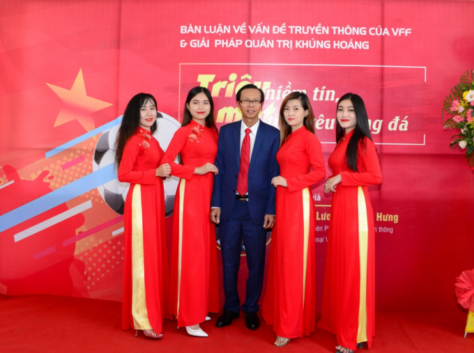 Nh&agrave; b&aacute;o Lương Ho&agrave;ng Hưng - UCV Ph&oacute; chủ tịch VFF,