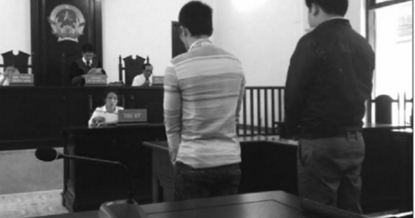 Gia đình đen đủi, cùng lúc đám tang chồng đám tang