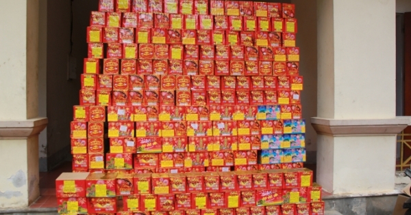 Nghệ An: Kiểm tra container phát hiện hơn nửa tấn pháo