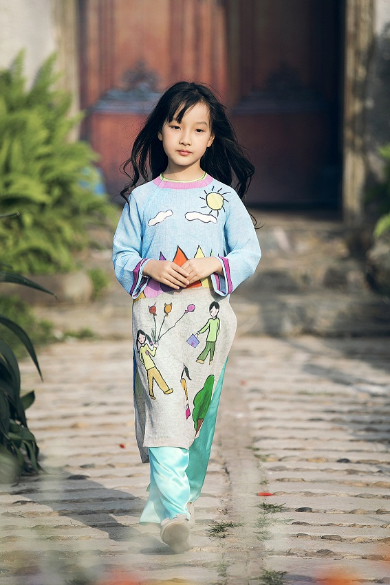 Kh&ocirc;ng gian vườn hoa của Tuần lễ Thời trang Trẻ em Việt Nam m&ugrave;a thứ 5.