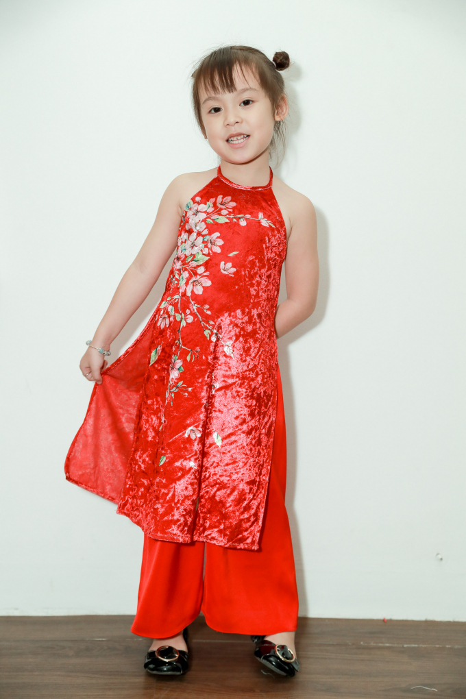 Xu&acirc;n Lan mời mẹ con HH H&agrave; Kiều Anh tr&igrave;nh diễn trong Tuần lễ thời trang trẻ em Việt Nam