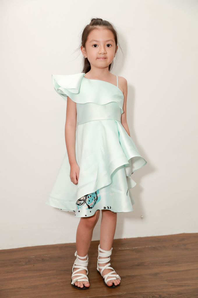 Xu&acirc;n Lan mời mẹ con HH H&agrave; Kiều Anh tr&igrave;nh diễn trong Tuần lễ thời trang trẻ em Việt Nam