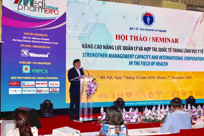 &nbsp;&ocirc;ng Nguyễn Đ&igrave;nh Anh - Vụ trưởng Vụ Truyền th&ocirc;ng v&agrave; Thi đua, khen thưởng, Bộ Y tế ph&aacute;t biểu khai mạc Hội thảo.