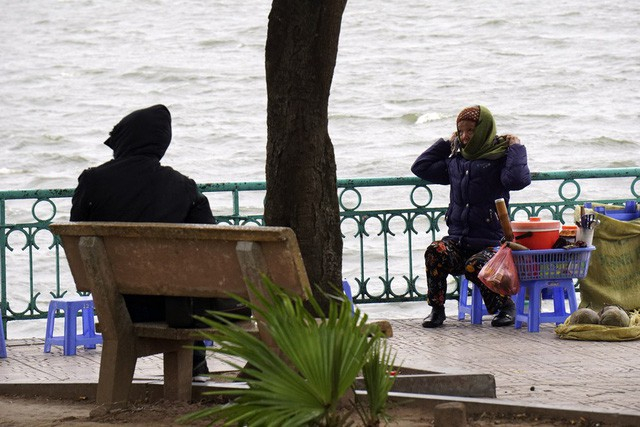 H&agrave; Nội mưa r&eacute;t, nhiệt độ thấp nhất 12-14 độ C. (Ảnh minh họa: Hữu Nghị).