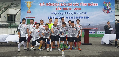 CLB B&aacute;o ch&iacute; Nghệ An.