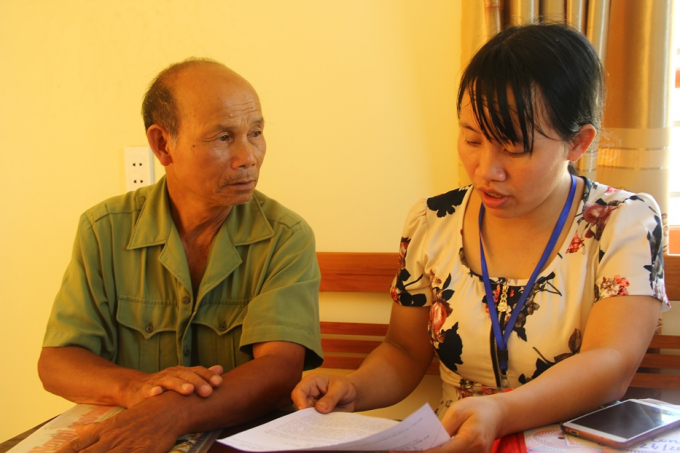 Người d&acirc;n đến l&agrave;m thủ tục để được hưởng ch&iacute;nh s&aacute;ch người c&oacute; c&ocirc;ng tại Sở LĐTBXH tỉnh&nbsp;Nghệ An.