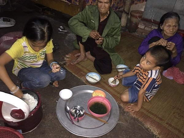 Ho&agrave;n cảnh kh&oacute; khăn của gia đ&igrave;nh chị Hương rất cần được gi&uacute;p đỡ