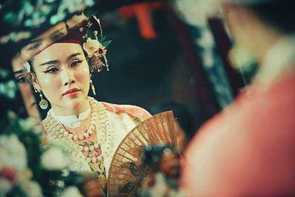 C&aacute;c thanh đồng tuy c&ograve;n trẻ nhưng cũng đ&atilde; nhiều năm phụng sự Ti&ecirc;n th&aacute;nh Tứ Phủ v&agrave; sẽ thể hiện c&aacute;c gi&aacute; đồng một c&aacute;ch nghi&ecirc;m cung k&iacute;nh.