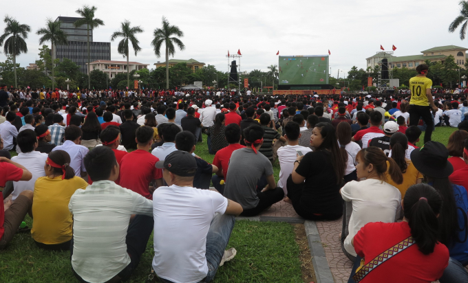 Dự kiến sẽ c&oacute; hơn 10.000 CĐV xứ Nghệ tập trung tại điểm lắp m&agrave;n h&igrave;nh để cổ vũ cho đội tuyển quốc gia.