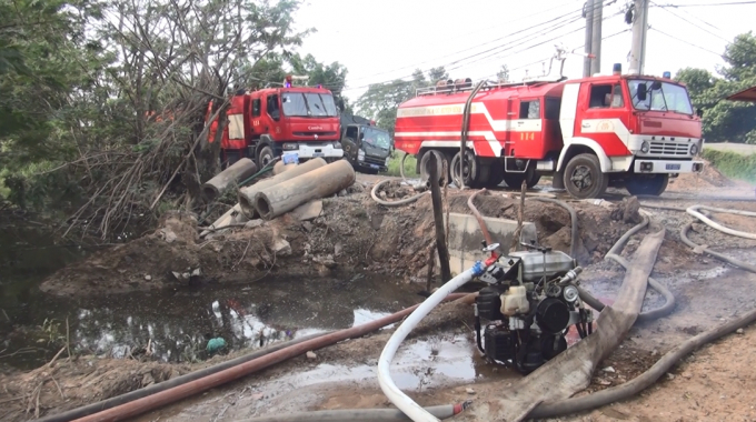 Nhiều đội cảnh s&aacute;t PCCC tr&ecirc;n địa b&agrave;n TP đ&atilde; được huy động