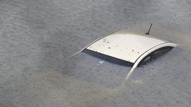 Xe ngập nước hầu hết đều phải bổ m&aacute;y để sửa chữa