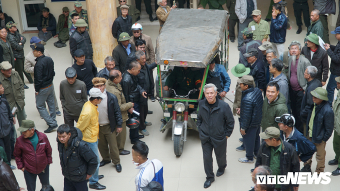 Những kẻ qu&aacute; kh&iacute;ch bất chấp luật ph&aacute;p, g&acirc;y n&aacute;o loạn trụ sở VFF để đ&ograve;i quyền lợi.