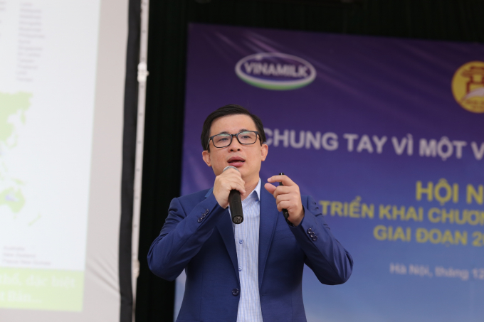 &Ocirc;ng L&ecirc; Văn Đức &ndash; Trưởng ban ph&aacute;t triển đối t&aacute;c cộng đồng Vinamilk trả lời c&aacute;c thắc mắc của đại biểu.