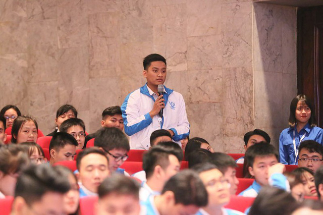 Sinh vi&ecirc;n c&oacute; rất nhiều nguyện vọng muốn được Bộ trưởng Bộ GD&amp;amp;amp;ĐT giải đ&aacute;p