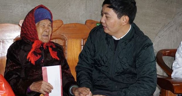 Báo Pháp luật Việt Nam mang hơi ấm đến người dân vùng biên Quảng Ninh