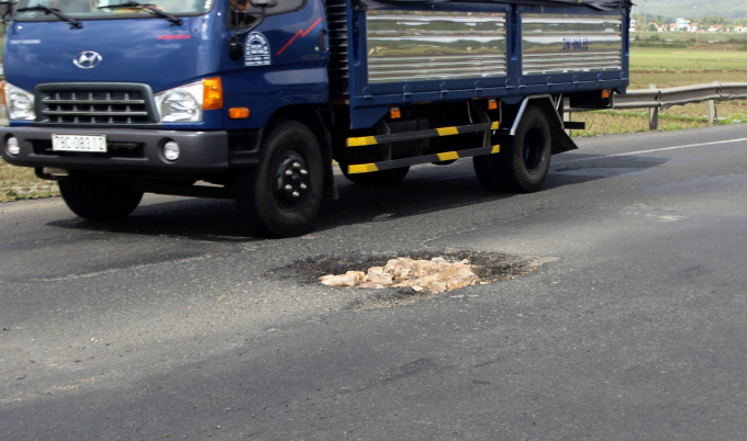 Yêu cầu Ban QLDA Thăng Long khắc phục đường chi chít ổ gà gây tai nạn chết người