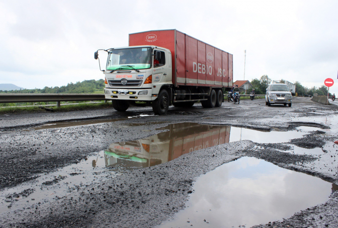 1 điểm hư hỏng nặng tr&ecirc;n QL1 v&agrave;o th&aacute;ng 11 vừa qua.