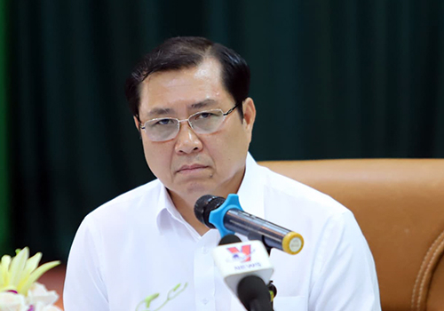 &Ocirc;ng Huỳnh Đức Thơ ph&ecirc; b&igrave;nh c&aacute;c l&atilde;nh đạo ch&iacute;nh quyền cơ sở kh&ocirc;ng đến dự hội nghị.