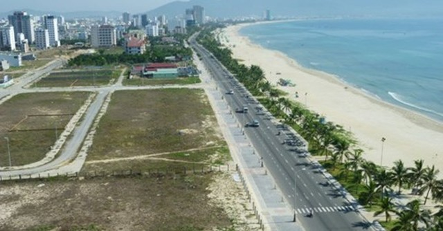 Sự xuất hiện nhiều condotel cao cấp như Tổ hợp giải tr&iacute; Cocobay, Ariyana Beach Resort &amp;amp;amp; Suites Danang&hellip; c&oacute; khả năng g&acirc;y dư thừa khiến ph&acirc;n kh&uacute;c n&agrave;y bị b&atilde;o h&ograve;a.