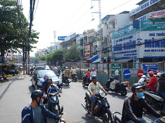 L&ocirc; cốt &aacute;n ngữ trước một nh&agrave; thuốc tr&ecirc;n đường Minh Phụng (quận 6). Ảnh: KI&Ecirc;N CƯỜNG