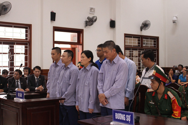 C&aacute;c bị c&aacute;o tại phi&ecirc;n t&ograve;a.