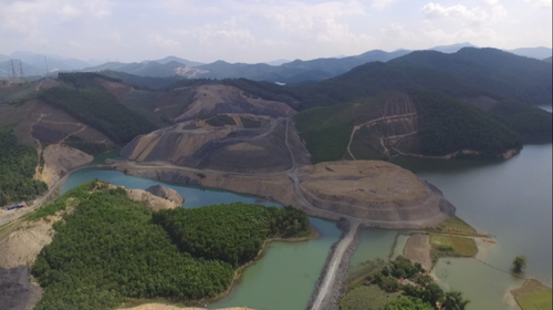 Việc khai đ&agrave;o tới hơn 30ha tại đ&acirc;y với l&yacute; do san lấp đất nền nghĩa trang Đồng Khu&ocirc;ng vừa bị Ph&oacute; thủ tướng chỉ đạo tỉnh kiểm tra, xử l&yacute;.