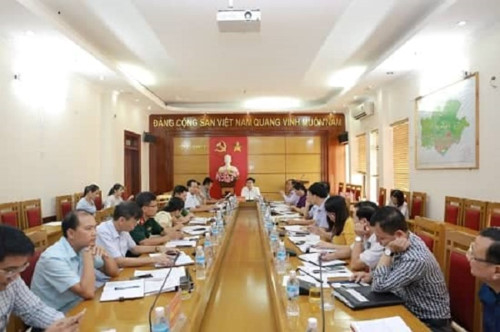 Tại cuộc l&agrave;m việc giữa l&atilde;nh đạo huyện Ho&agrave;nh Bồ v&agrave; doanh nghiệp, nhiều sai phạm của doanh nghiệp được chỉ r&otilde;