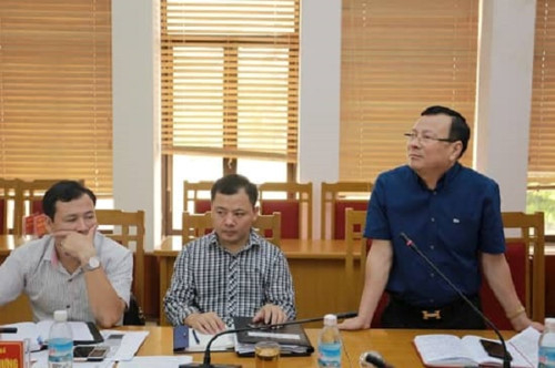 &nbsp;Đại diện c&ocirc;ng ty CP tập đo&agrave;n Hạ Long tại cuộc l&agrave;m việc với l&atilde;nh đạo huyện Ho&agrave;nh Bồ