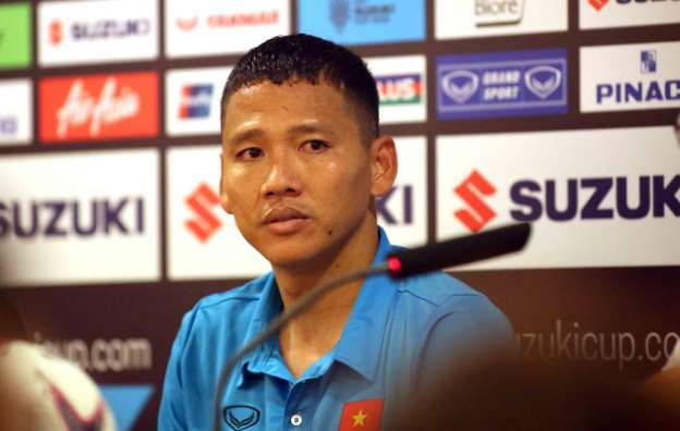 Anh Đức dạy Đức Chinh c&aacute;ch đối ph&oacute; với chỉ tr&iacute;ch