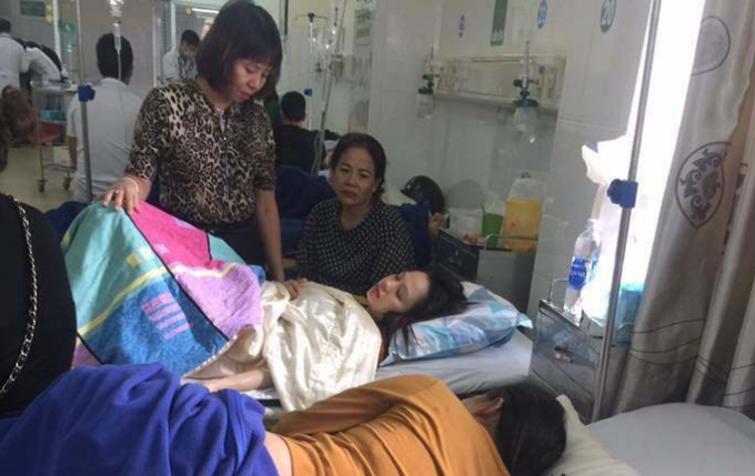 Sau khi ăn b&aacute;nh mỳ nhiều người phải nhập viện.