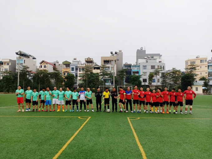 CLB b&oacute;ng đ&aacute; Li&ecirc;n qu&acirc;n c&aacute;c nh&agrave; b&aacute;o tại H&agrave; Nội giao hữu b&oacute;ng đ&aacute; với c&ocirc;ng ty Điện lực H&agrave; Đ&ocirc;ng