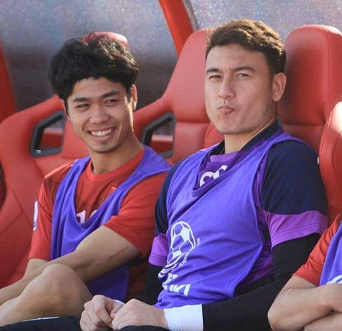 Đ&atilde; c&oacute; thời Đặng Văn L&acirc;m m&agrave;i đũng quần tr&ecirc;n ghế dự bị. (Ảnh: Facebook Đặng Văn L&acirc;m)