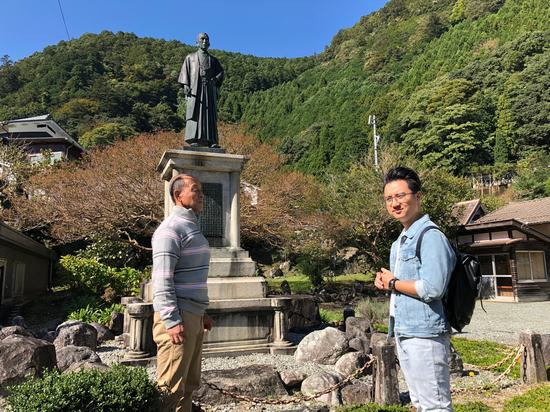 Kh&ocirc;ng chỉ thuyết phục kh&aacute;n giả bằng những h&igrave;nh ảnh đẹp như tranh vẽ của v&ugrave;ng đất Nara, m&agrave; c&ograve;n l&agrave; sự trải nghiệm s&ocirc;i nổi của MC Sơn L&acirc;m, c&ugrave;ng với đ&oacute; l&agrave; lối kể chuyện trẻ trung, tươi mới, mang lại cảm gi&aacute;c sống động, ch&acirc;n thực trong cuộc sống thường ng&agrave;y của ekip thực hiện.