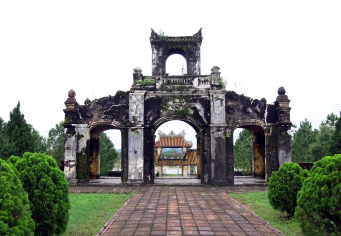 10 cổng kinh th&agrave;nh đ&atilde; được phục dựng