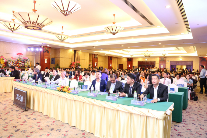 Hội thảo c&oacute; sự tham gia của c&aacute;c chuy&ecirc;n gia kinh tế h&agrave;ng đầu Việt Nam, c&aacute;c CEO l&atilde;nh đạo c&aacute;c tập đo&agrave;n kinh tế lớn trong nước.