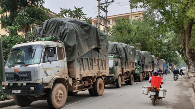 C&aacute;c đối tượng d&ugrave;ng &ocirc;t&ocirc; để bu&ocirc;n h&agrave;ng lậu.