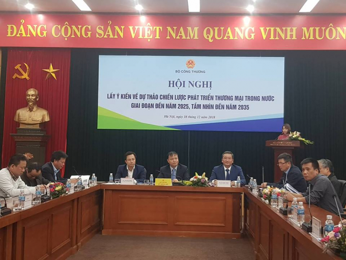 Thứ trưởng Bộ C&ocirc;ng Thương Đỗ Thắng Hải chủ tr&igrave; hội nghị.