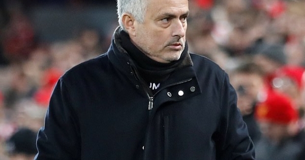 M.U chính thức sa thải Mourinho