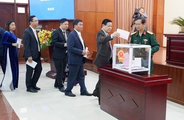 Đ&agrave; Nẵng&nbsp;lấy phiếu t&iacute;n nhiệm đối với 24 c&aacute;n bộ chủ chốt th&agrave;nh phố. Ảnh: danang.gov.vn.