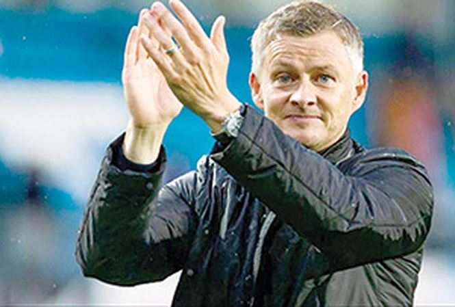 Solskjaer trở lại s&acirc;n Old Trafford để thay thế Mourinho ngồi l&ecirc;n ghế n&oacute;ng.