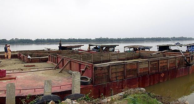 5 ghe t&agrave;u h&uacute;t c&aacute;t tr&aacute;i ph&eacute;p lực lượng Cảnh s&aacute;t đường thủy CA Quảng Nam ph&aacute;t hiện, bắt giữ. Ảnh B&aacute;o TNMT