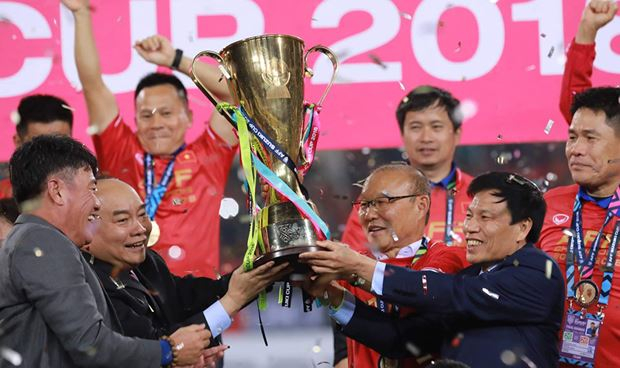 Chiều nay, Thủ tướng tiếp c&aacute;c nh&agrave; v&ocirc; địch AFF Cup 2018 v&agrave; 2 '&ocirc;ng bầu'