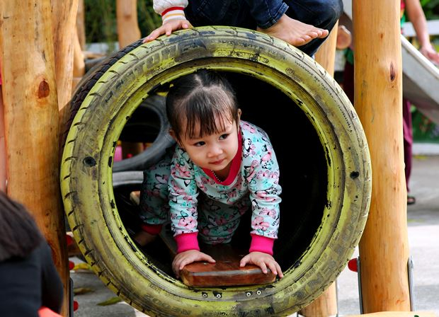 H&agrave; Nội: Kh&aacute;nh th&agrave;nh s&acirc;n chơi từ vật liệu t&aacute;i chế tại Đ&ocirc;ng Anh