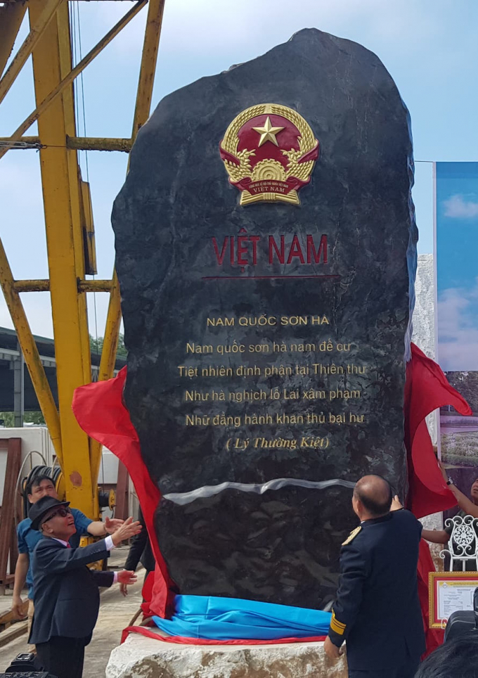 Sắp tới phiến đ&aacute; qu&yacute; sẽ l&ecirc;n đường ra Trường Sa.