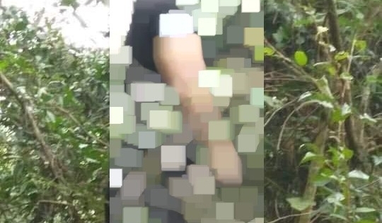 Bàng hoàng phát hiện người đàn ông chết trong tư thế treo cổ