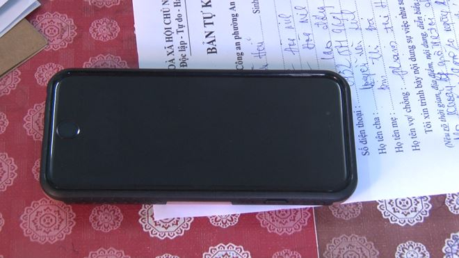 Chiếc điện thoại tang vật&nbsp;