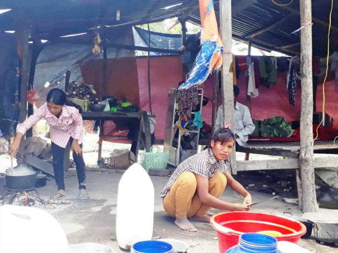 Nhiều gia đ&igrave;nh người d&acirc;n T&acirc;y Nguy&ecirc;n tan nh&agrave; n&aacute;t cửa v&igrave; t&iacute;n dụng đen. Ảnh Đ&igrave;nh Văn