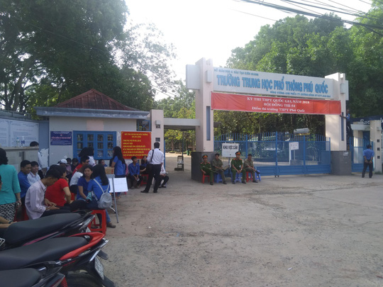 Trường THPT Ph&uacute; Quốc